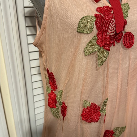 DISNEY SNOW WHITE by LAUREN CONRAD Blouse Embroidered Floral sz Small - Picture 3 of 8